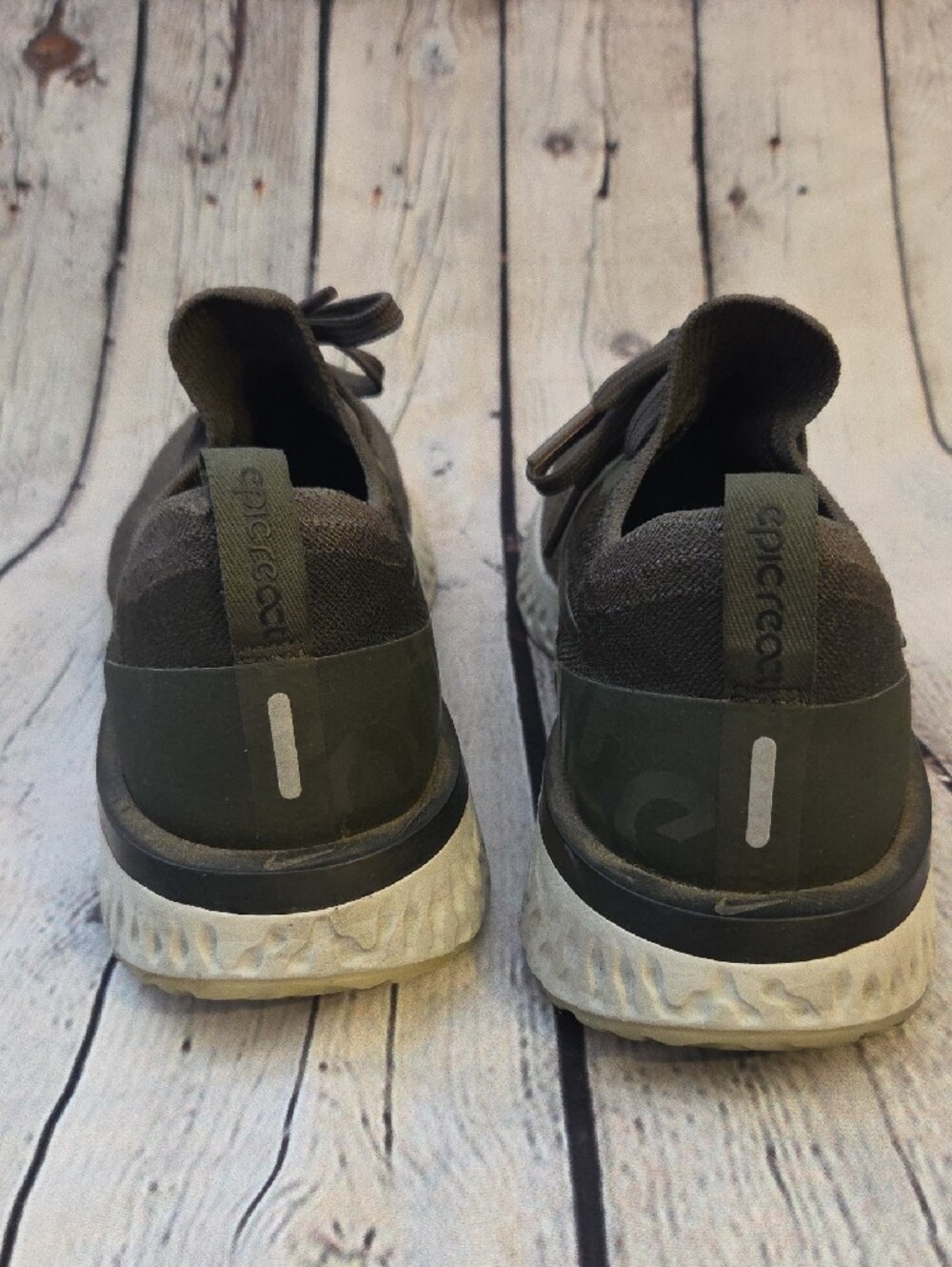 Nike Epic React Flyknit Olive Sneakers Size 8 Womens - Picture 3 of 4